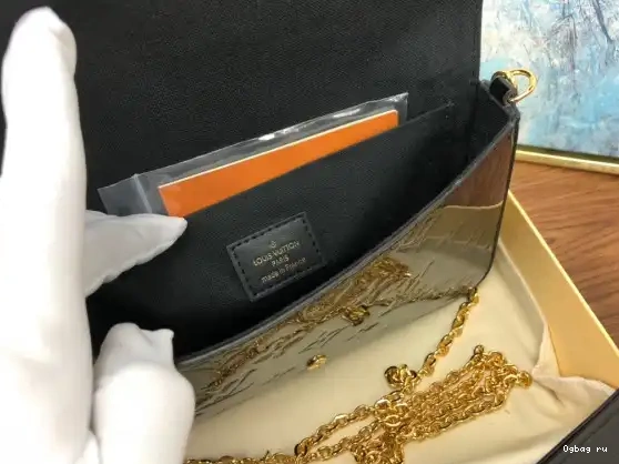 LOUIS POCHETTE FÉLICIE VUITTON 0625